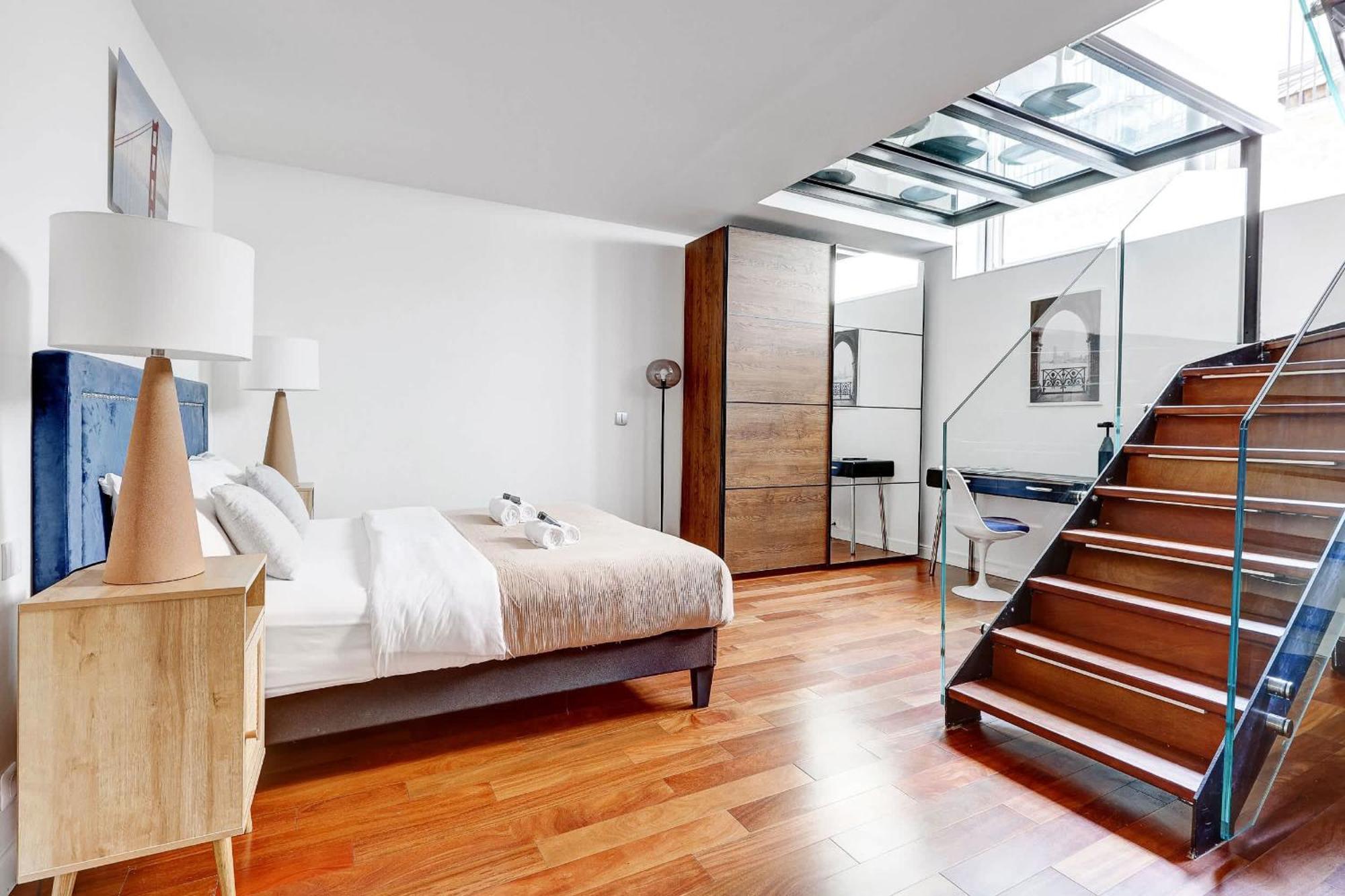 Bm -lumineux Et Pratique Pied A Terre Quartier Sebastopol Apartment